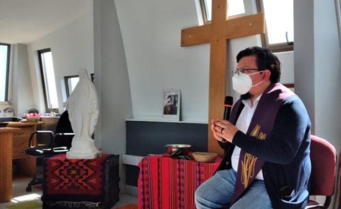 El padre XXXXXX del CJAL, en una actividad de la jornada de capacitación